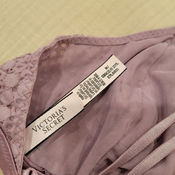 Victoria's Secret lace bralette - Picture 7 of 9